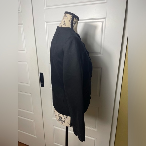 Banana Republic Ponte Scallop Laser Cut Blazer - Picture 4 of 7